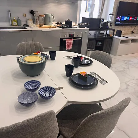 Appartement Bright, & Stylish 3 Min Walk To The Sea Nice
