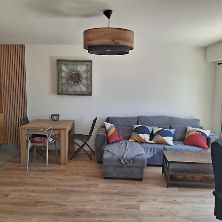 Apartment Lovely With Private Garden And A Swimming-pool