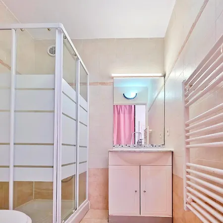 Near Tramway, & Airport - Air Conditioning & Free Wifi * Nice