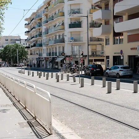 Liberation - Avec Balcon Proche Tramway Apartment