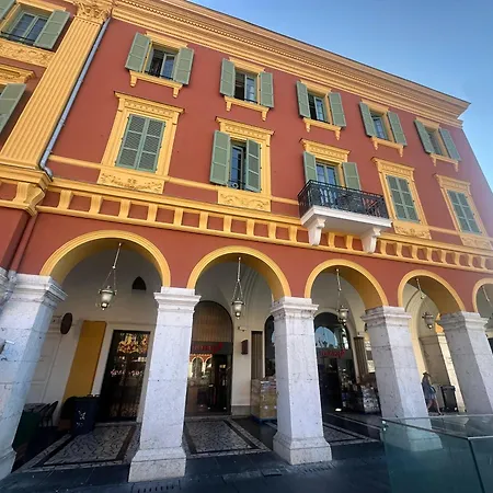 Apartment Exceptional Location, 2br Right On Place Massena, Newly Renovated
