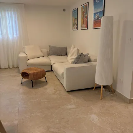 Apartment Neuf 2 Et Salon - Proche & Aeroport