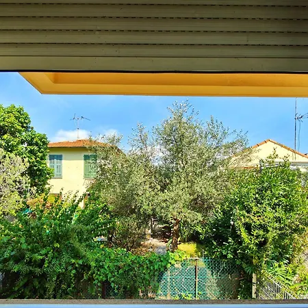 Near Tramway, & Airport - Air Conditioning & Free Wifi