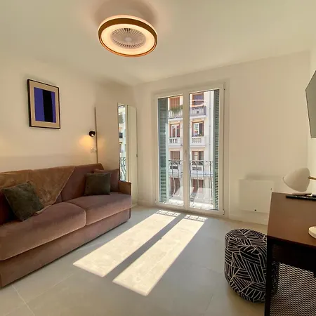 Apartment Panoramic View & Architectural Charm In