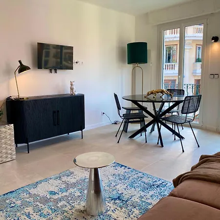 Apartment Panoramic View & Architectural Charm In *