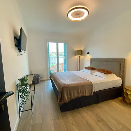 Elegance & Sleek Design In Apartment *