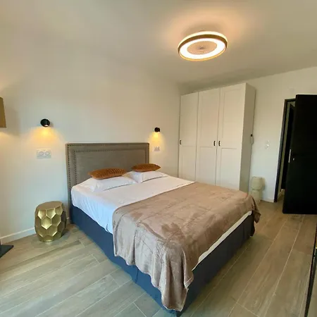 Elegance & Sleek Design In * Nice