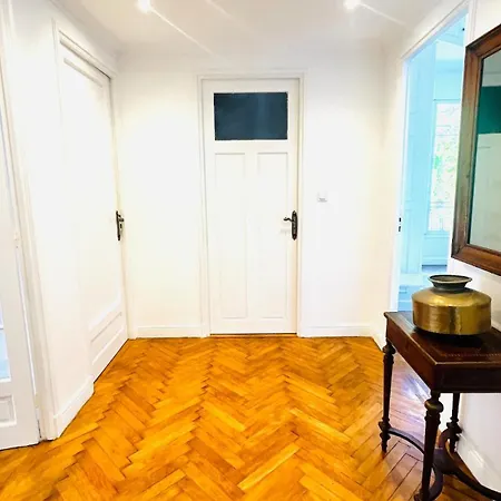 Sublime 2 Bedroom Spacious And Bright Ac Private Parking Apartment *
