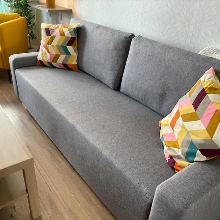 Bel Spacieux Avec Joli Balcon Arboré, Calme, Bien Situé, Centre