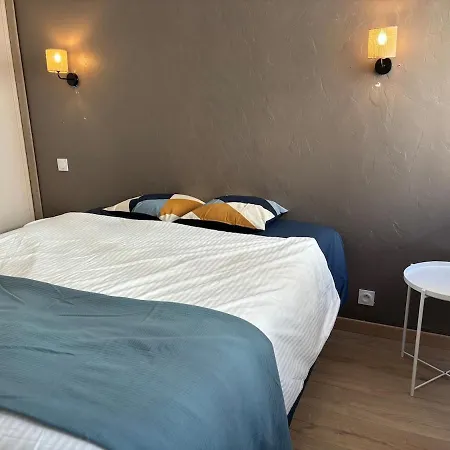 Appartement Bel Spacieux Avec Joli Balcon Arboré, Calme, Bien Situé, Centre *
