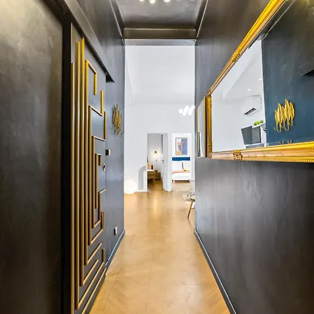 Apartment 2 Steps From Sea - Air Conditioning - 2 Bedrooms - Kitchen - Wifi - Tramway