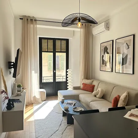 Chic Et Confort- Nice- 3 à 5 Personnes *