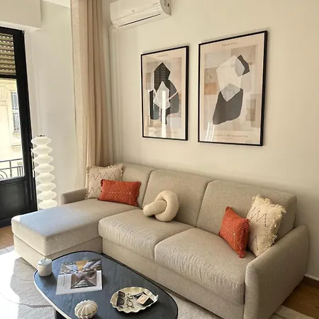 Chic Et Confort- Nice- 3 à 5 Personnes *