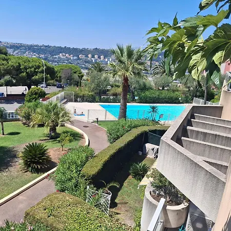 Lovely With Private Garden And A Swimming-pool * Nice