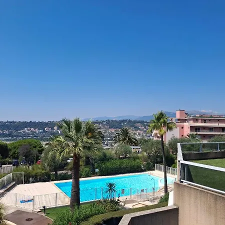 Lovely With Private Garden And A Swimming-pool Apartment Nice