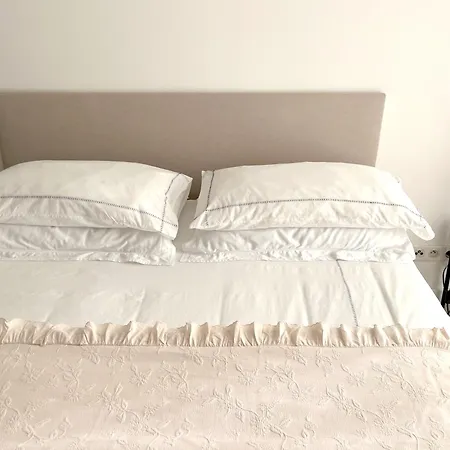 Chez Habitants Nice-port Homestay