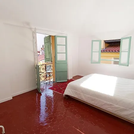 Charming In With Balcony Apartment Nice