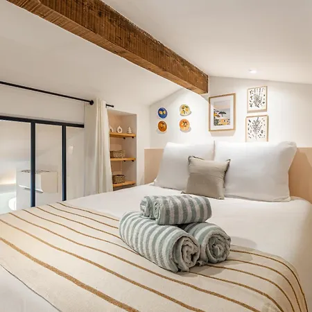 Apartment Exceptional Location, 2br Right On Place Massena, Newly Renovated