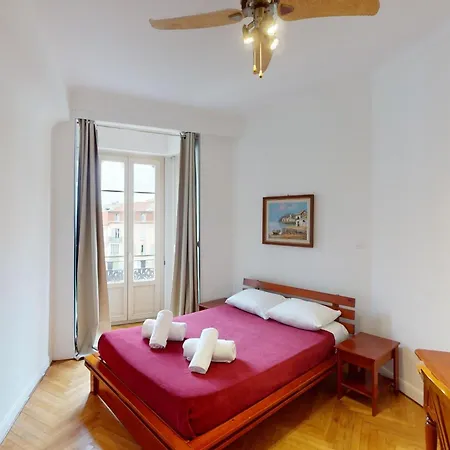 Bright Air-conditioned Flat In The Centre Apartment
