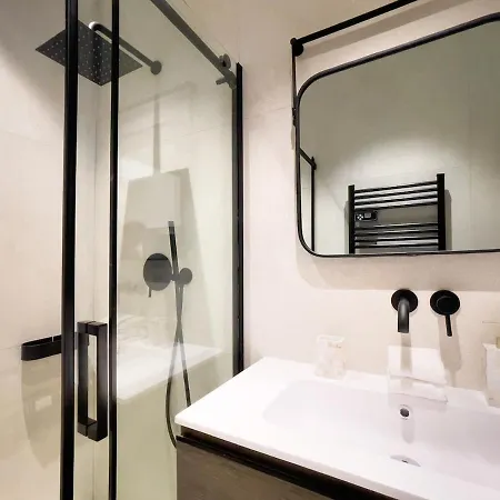 Appartement Niçois - 3 Pièces Au Centre