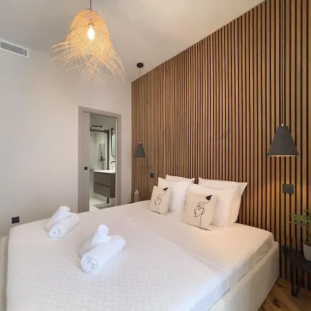 Appartement Niçois - 3 Pièces Au Centre *