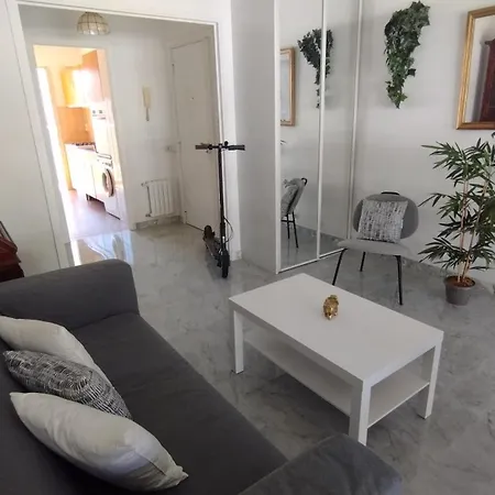 Beautiful 2 Bedroom Port - 5 Min To Beaches Apartment Nice