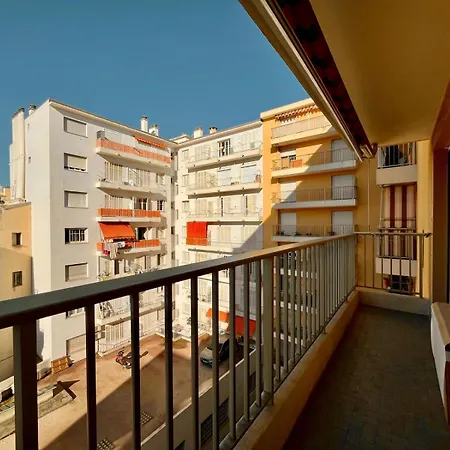 Beautiful 2 Bedroom Port - 5 Min To Beaches Apartment