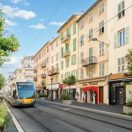 Renting - Republique - Garibaldi Chic 3 Bedrooms 3 Bathrooms Balcony Aircon Apartment Nice