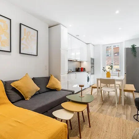 Apartment Renting - Republique - Garibaldi Chic 3 Bedrooms 3 Bathrooms Balcony Aircon Nice