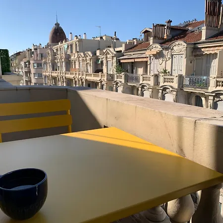 Lumineux Dernier Etage Avec Terrasse, Proche Apartment Nice