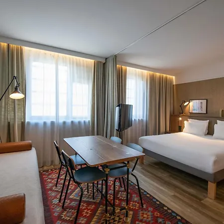 Novotel Airport