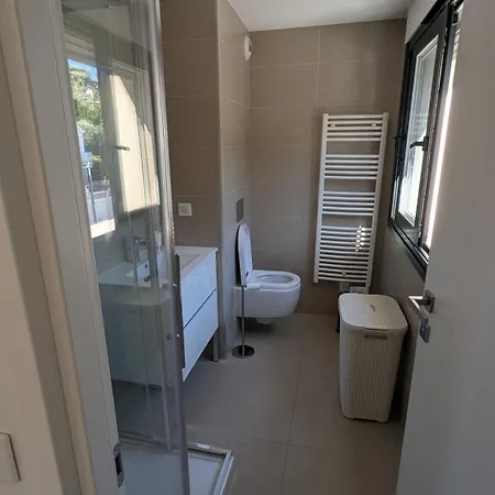 Les Volets Bleus Apartment *