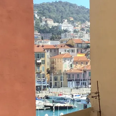 Séjour chez l'habitant Port Quartier Antiquaire *