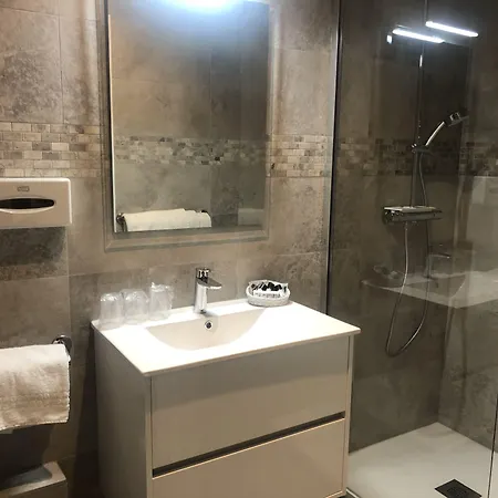 Hotel Busby 3*