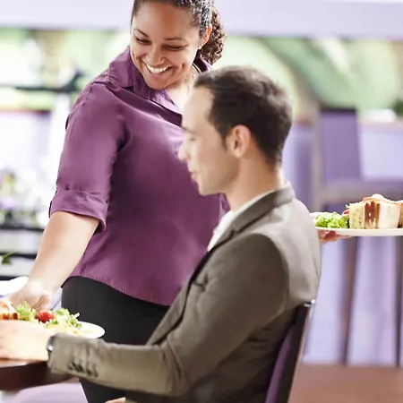 Hotel Novotel Arenas Aeroport 4*