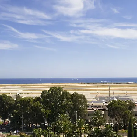 Novotel Arenas Aeroport Hotel