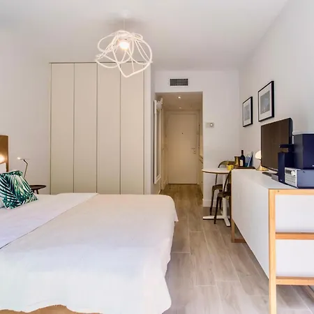 Apartment Centre Promenade Golden Square Terrace 1 Min Walk To The Beach Ac *