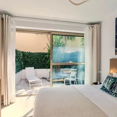 Apartment Centre Promenade Golden Square Terrace 1 Min Walk To The Beach Ac Nice