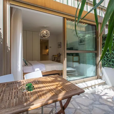 Centre Promenade Golden Square Terrace 1 Min Walk To The Beach Ac * Nice