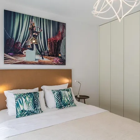Apartment Centre Promenade Golden Square Terrace 1 Min Walk To The Beach Ac