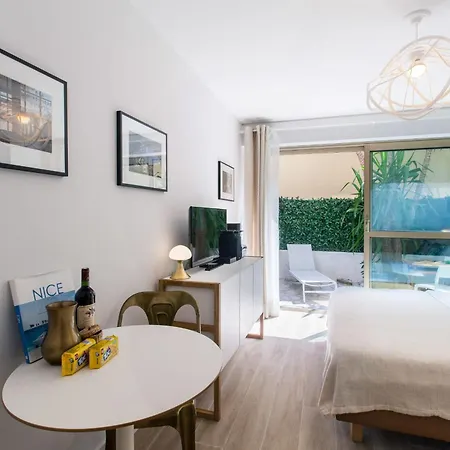 Centre Promenade Golden Square Terrace 1 Min Walk To The Beach Ac Apartment *