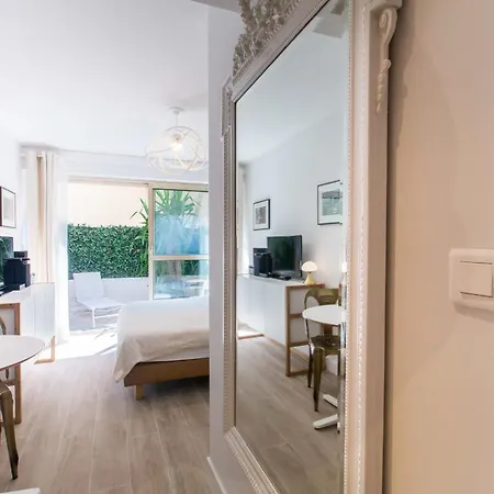 Centre Promenade Golden Square Terrace 1 Min Walk To The Beach Ac Apartment *