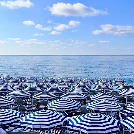 Centre Promenade Golden Square Terrace 1 Min Walk To The Beach Ac Apartment *