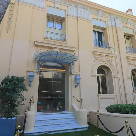 Petit Palais Hotel