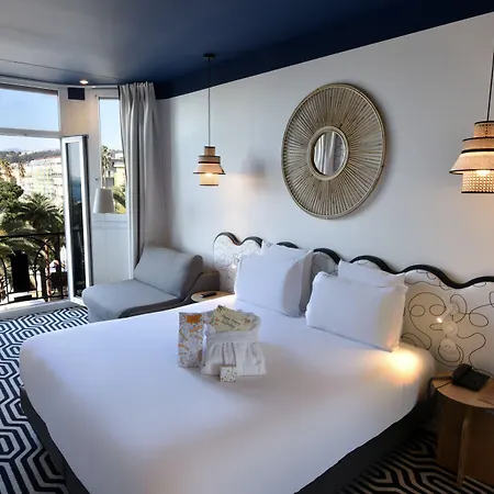 1er Hotel 4*