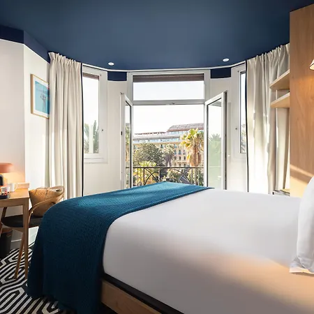 Hotel 1er 4*