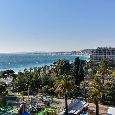 1er Hotel 4*