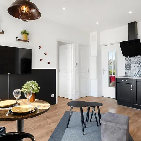 Renting - Cambrai - Luxurious Sea View Terrasse - King Bed - Parking - Ac - Fully Equipped *