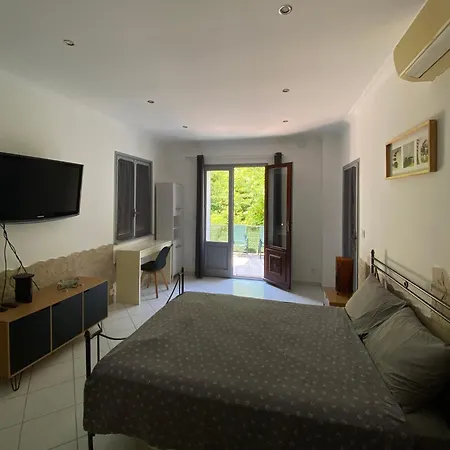 Holiday home 2 Pieces Avec Terrasse Et Parking, Wifi, Climatisation *