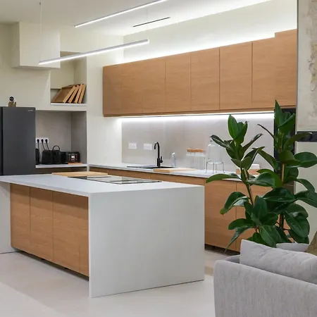 Extra Spacious Modern Hub Center Appartement
